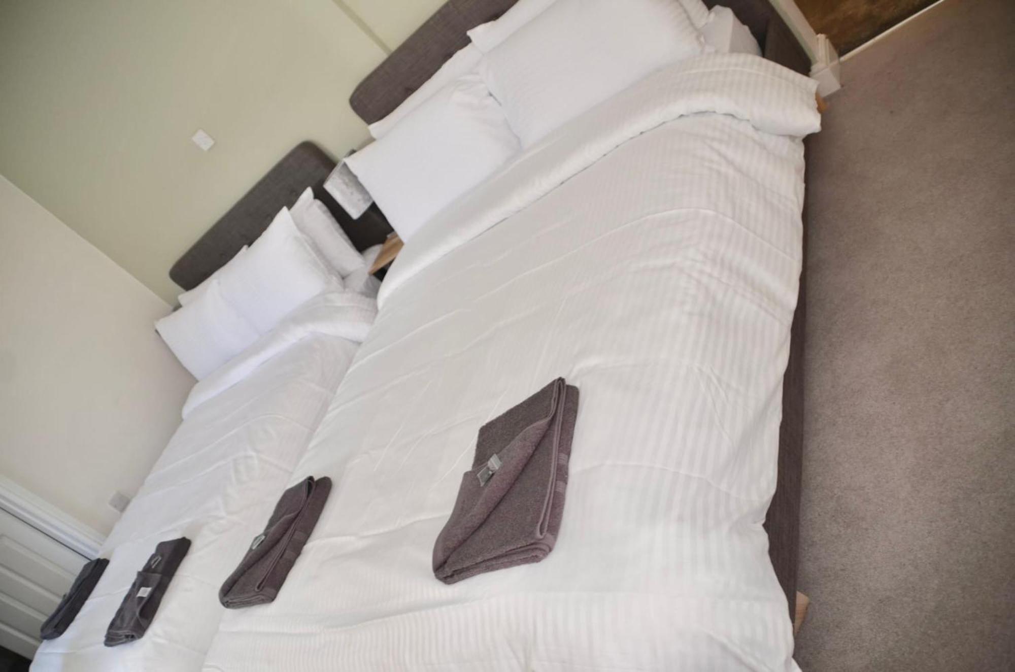 Blok 3 -Jacuzzi Suites, Apartment & Ensuite Rooms Blackpool Extérieur photo