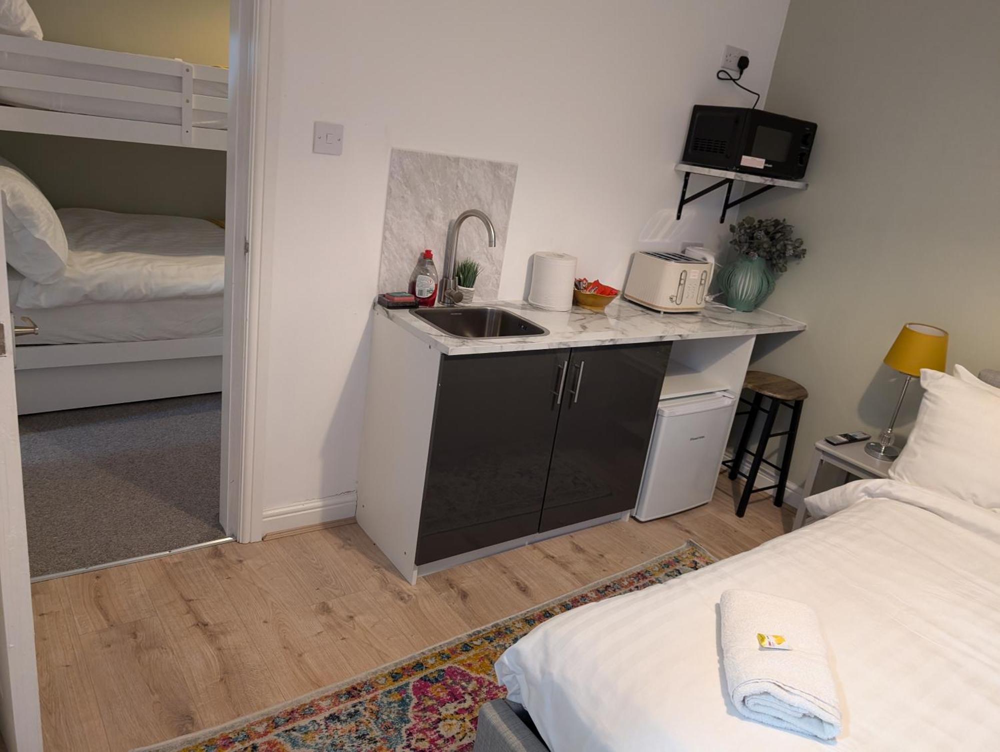 Blok 3 -Jacuzzi Suites, Apartment & Ensuite Rooms Blackpool Extérieur photo