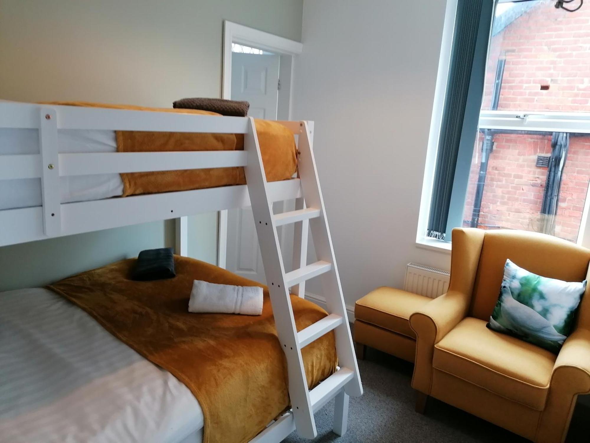 Blok 3 -Jacuzzi Suites, Apartment & Ensuite Rooms Blackpool Extérieur photo