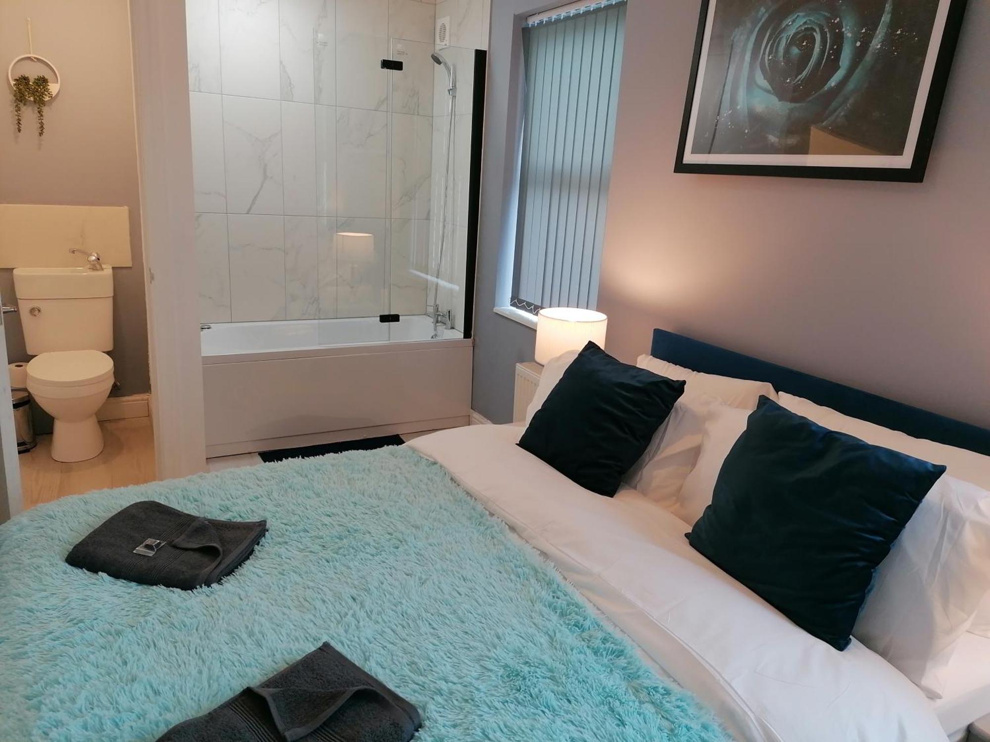 Blok 3 -Jacuzzi Suites, Apartment & Ensuite Rooms Blackpool Extérieur photo